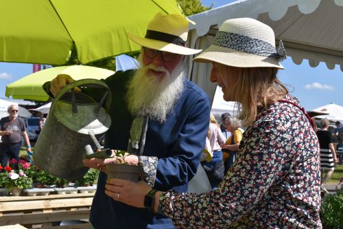 Flora 2023 Garten- und Pflanzenmesse Rendsburg Im Norden Gewachsen Gütezeichen Schleswig-Holstein Gartenbotschafter John Langley